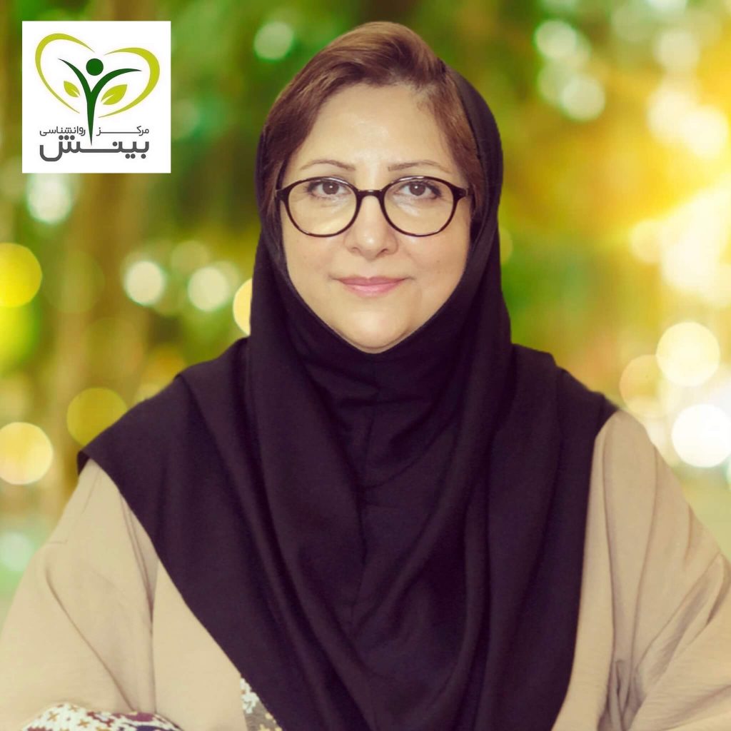 دکتر ژولیا عزتی